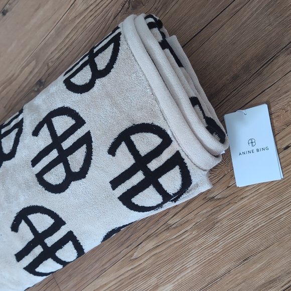 Two ANINE BING Bahia Towels - Picture 2 of 2